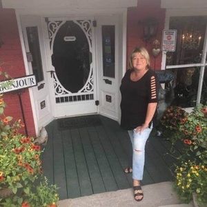 Meet your Posher, Christiane